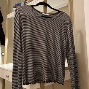 Short cropped long sleeved stripped shirt